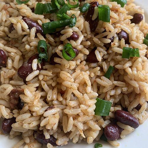 Canned kidney beans and rice with bacon